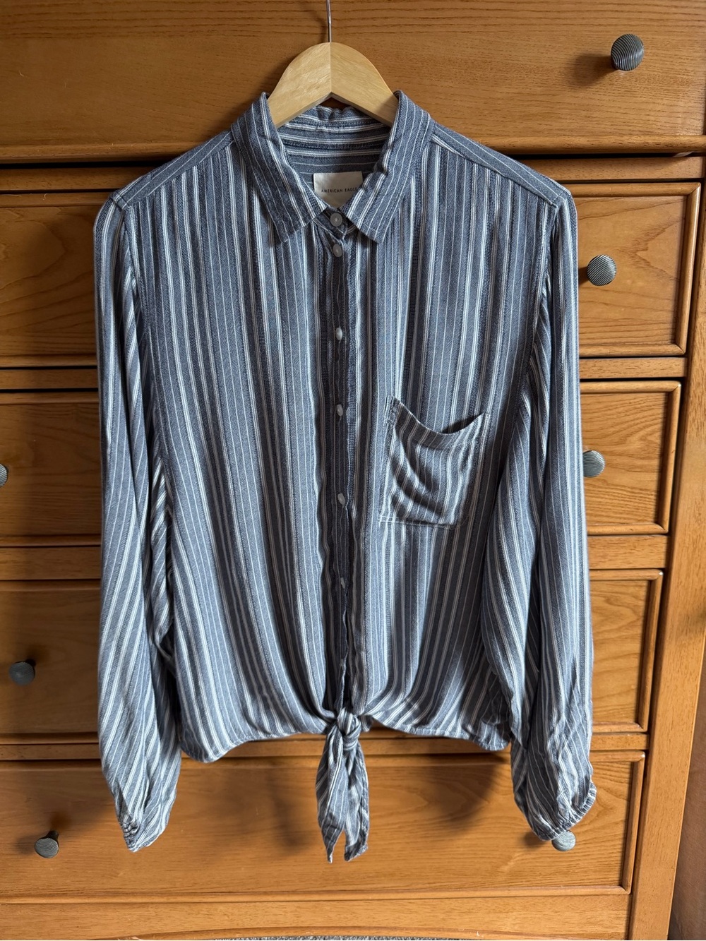 American Eagle Grey White Striped Tie Front Long Sleeve Button Up Shirt Size M